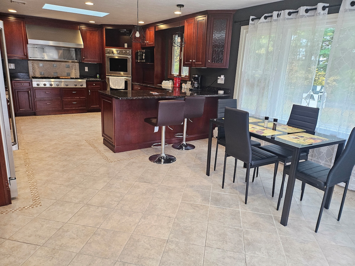 RM #1; kitchen, Wi-Fi, AC & 1 parking+TV