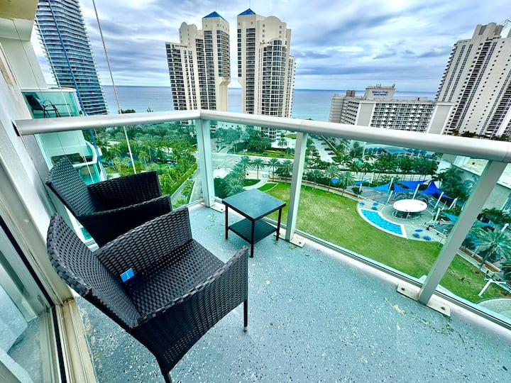 Sunny Isles 2br Apartment With Pool & Balcony - Sunny Isles Beach, FL