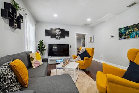 Top Airbnb: Seminole Heights Bungalow | Minutes to Downtown in Southeast Seminole Heights