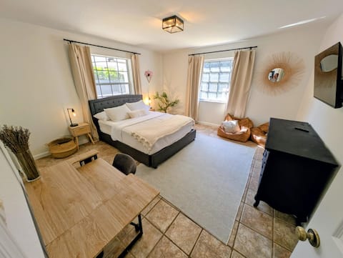 Top performing Airbnb: Adorable Farmhouse in Central South Florida! in Broward