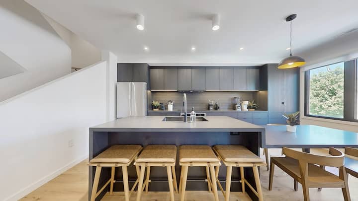 Lovely 3bdrm Home Away From Home - Toronto