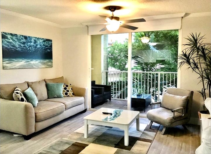 Bright Waterfront • Pool • Balcony • 7-day - Aventura, FL