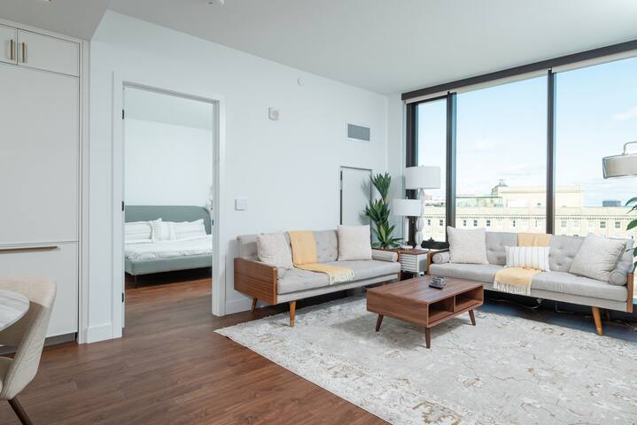 Back-Bay 2BR Downtown & Parking 9100 gallery image 2