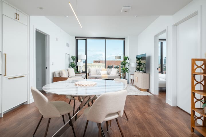 Back-Bay 2BR Downtown & Parking 9100