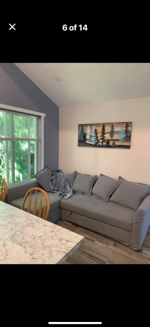 Successful Airbnb property: Dee's Cozy Colwood Carriage House in Colwood