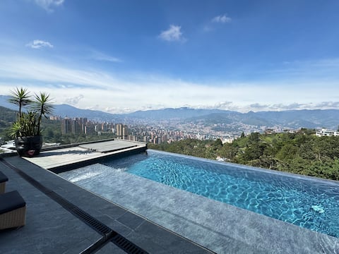 360 view of medellin with infinity pool & Jacuzzi