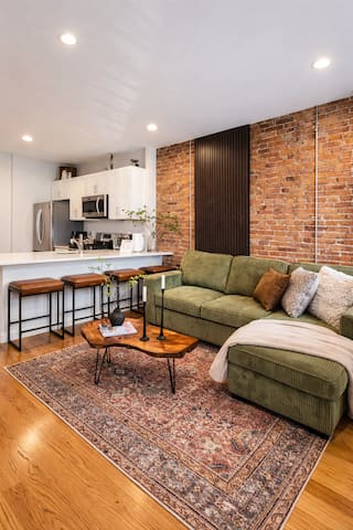 Luxe 2 level Apt nr Seaport/Convention Centre BCEC