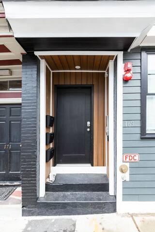 Luxe 2 level Apt nr Seaport/Convention Centre BCEC gallery image 4