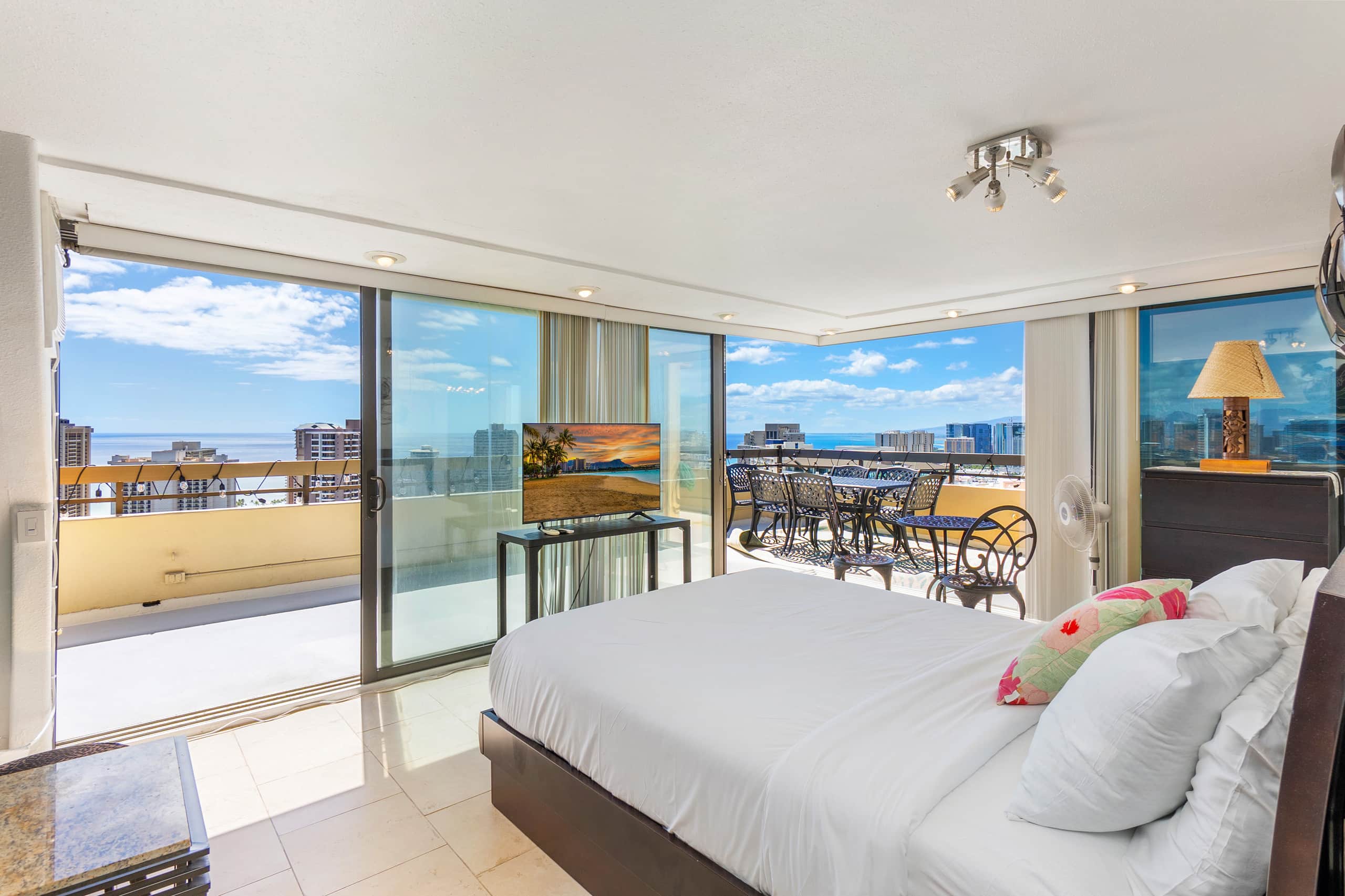 Condo in Honolulu · ★4.63 · 3 bedrooms · 4 beds · 3 baths - Image 20