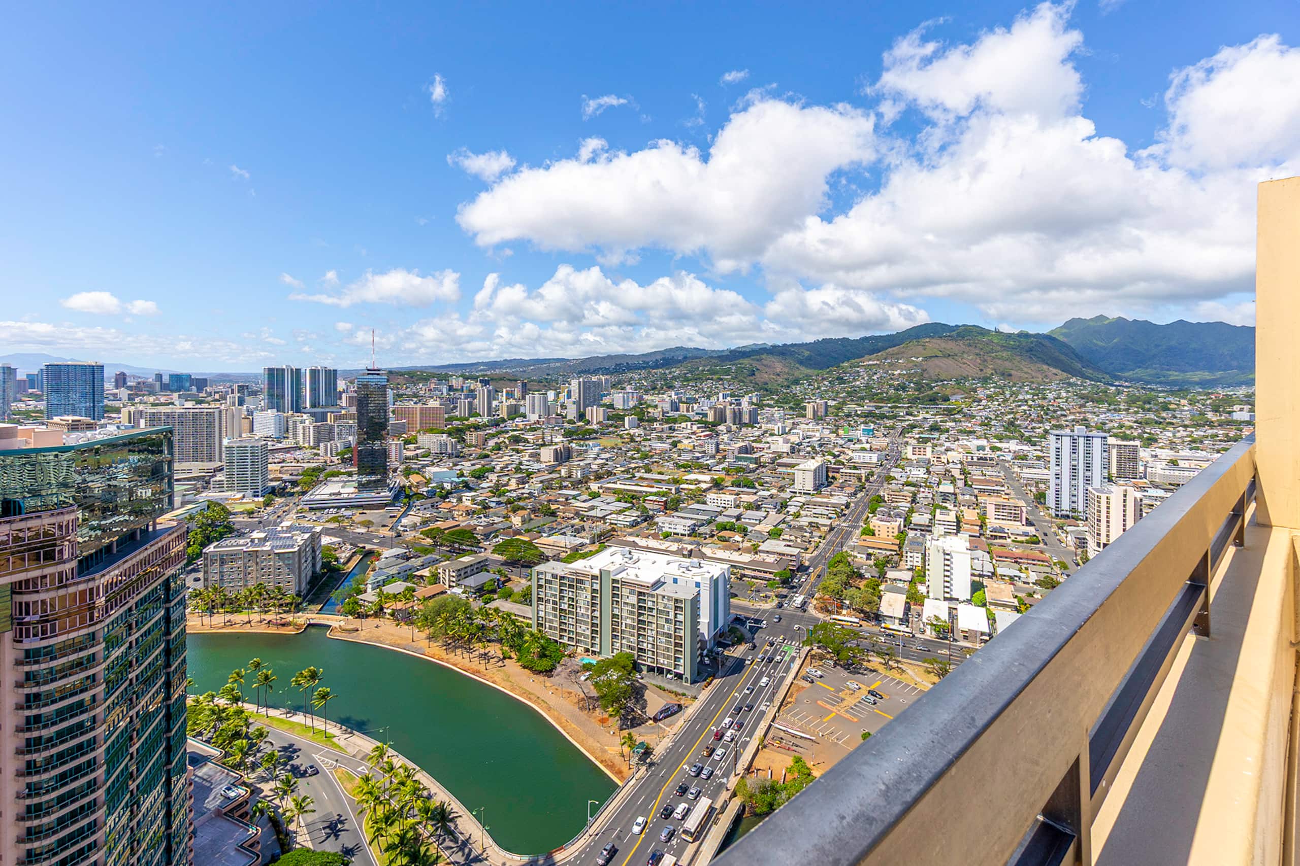 Condo in Honolulu · ★4.63 · 3 bedrooms · 4 beds · 3 baths - Image 28