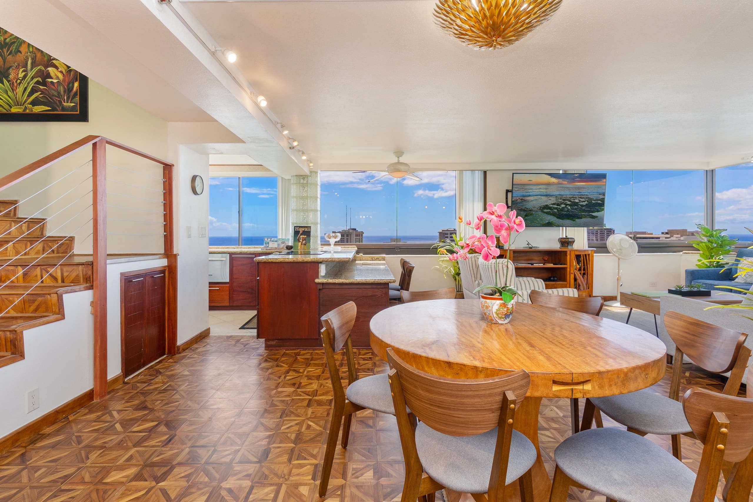 Condo in Honolulu · ★4.63 · 3 bedrooms · 4 beds · 3 baths - Image 14