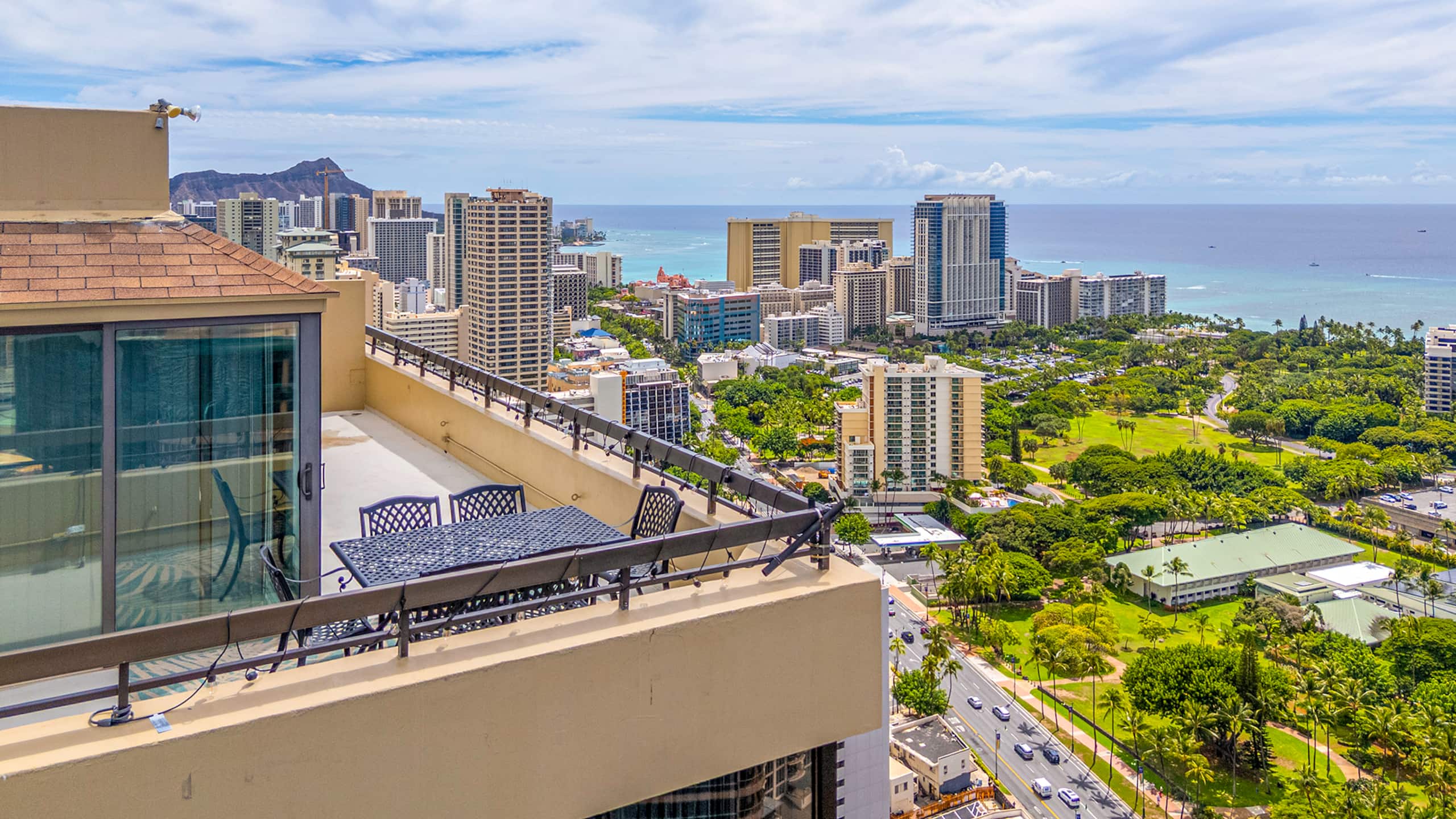 Condo in Honolulu · ★4.63 · 3 bedrooms · 4 beds · 3 baths - Image 40