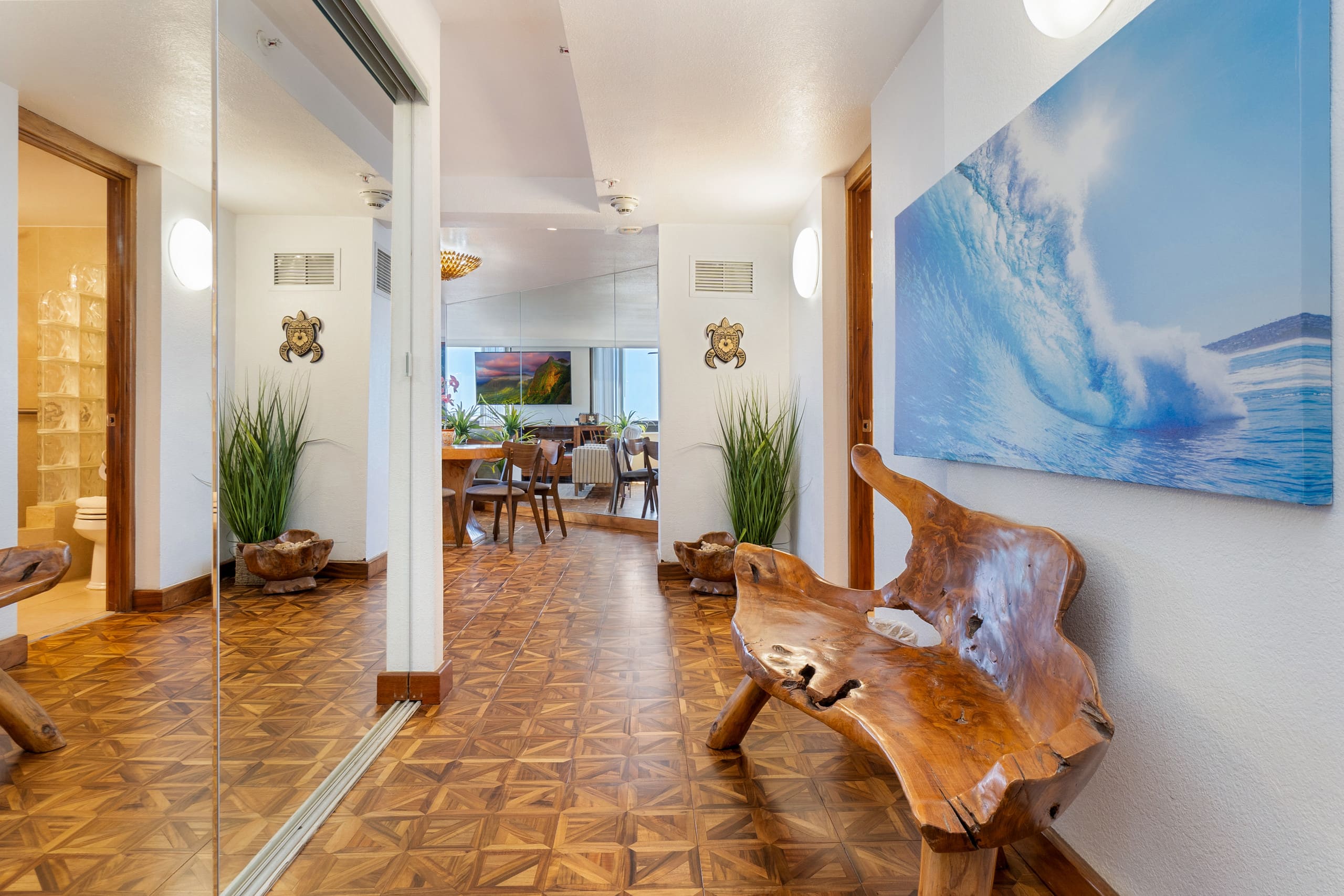 Condo in Honolulu · ★4.63 · 3 bedrooms · 4 beds · 3 baths - Image 48
