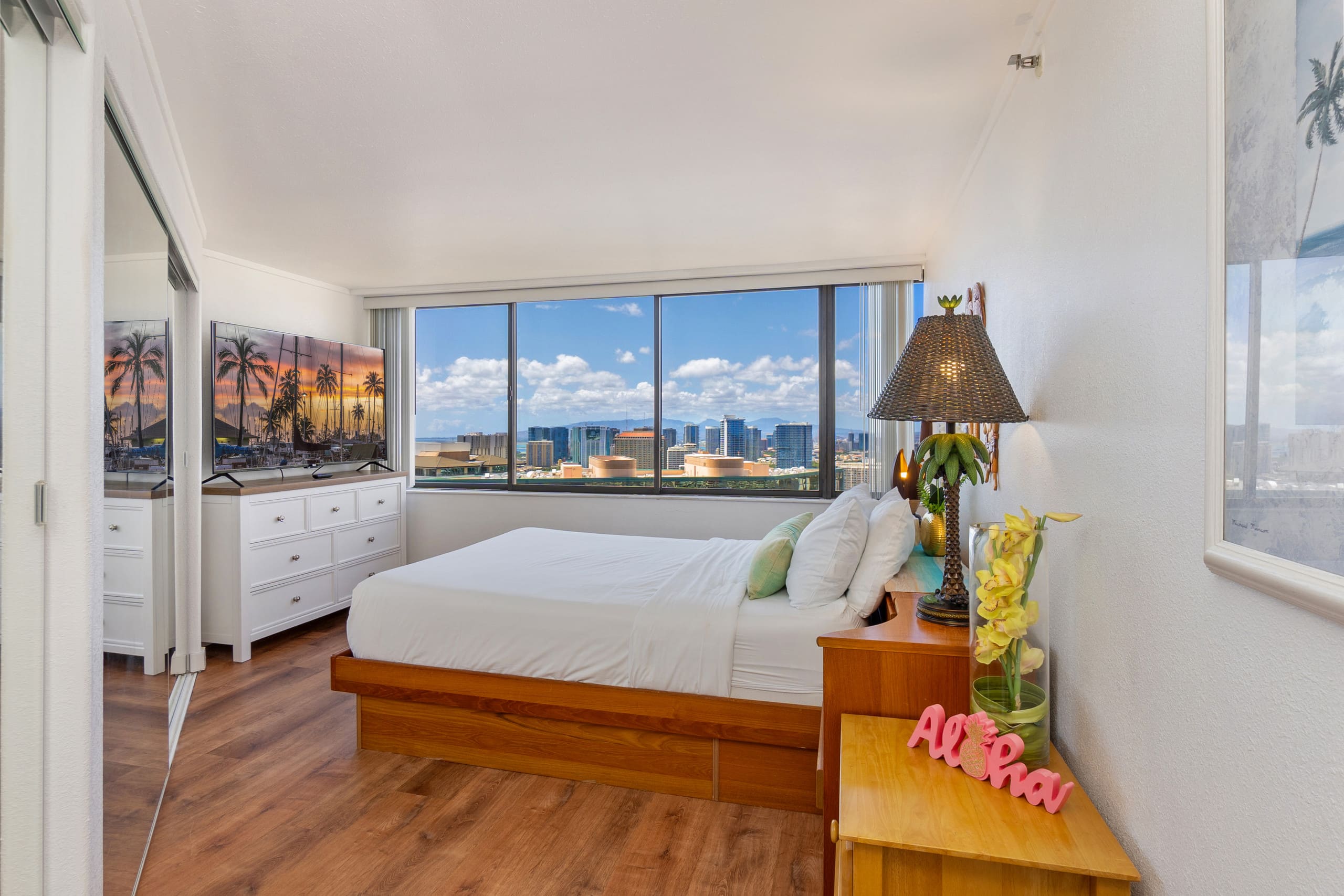 Condo in Honolulu · ★4.63 · 3 bedrooms · 4 beds · 3 baths - Image 18