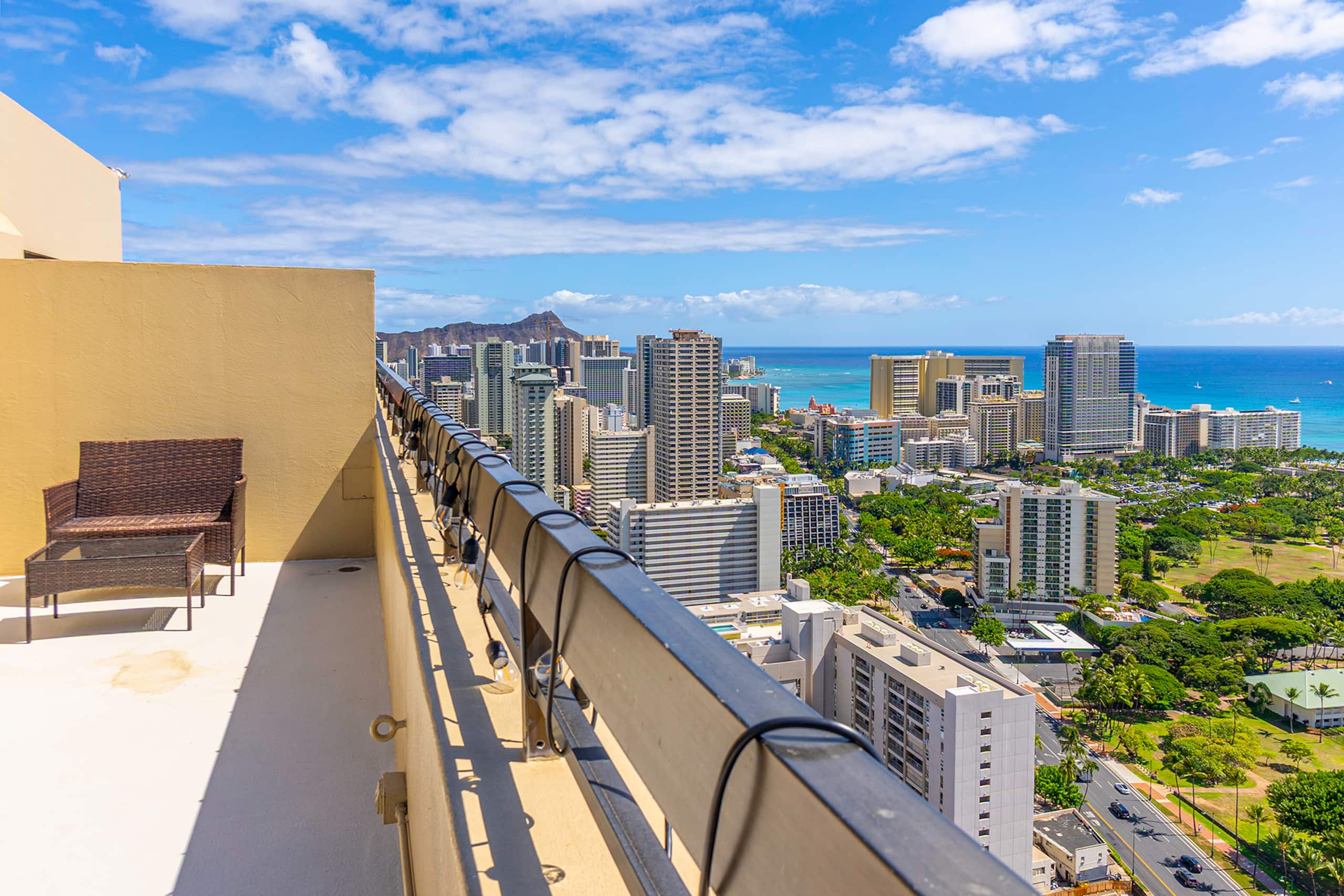 Condo in Honolulu · ★4.63 · 3 bedrooms · 4 beds · 3 baths - Image 27