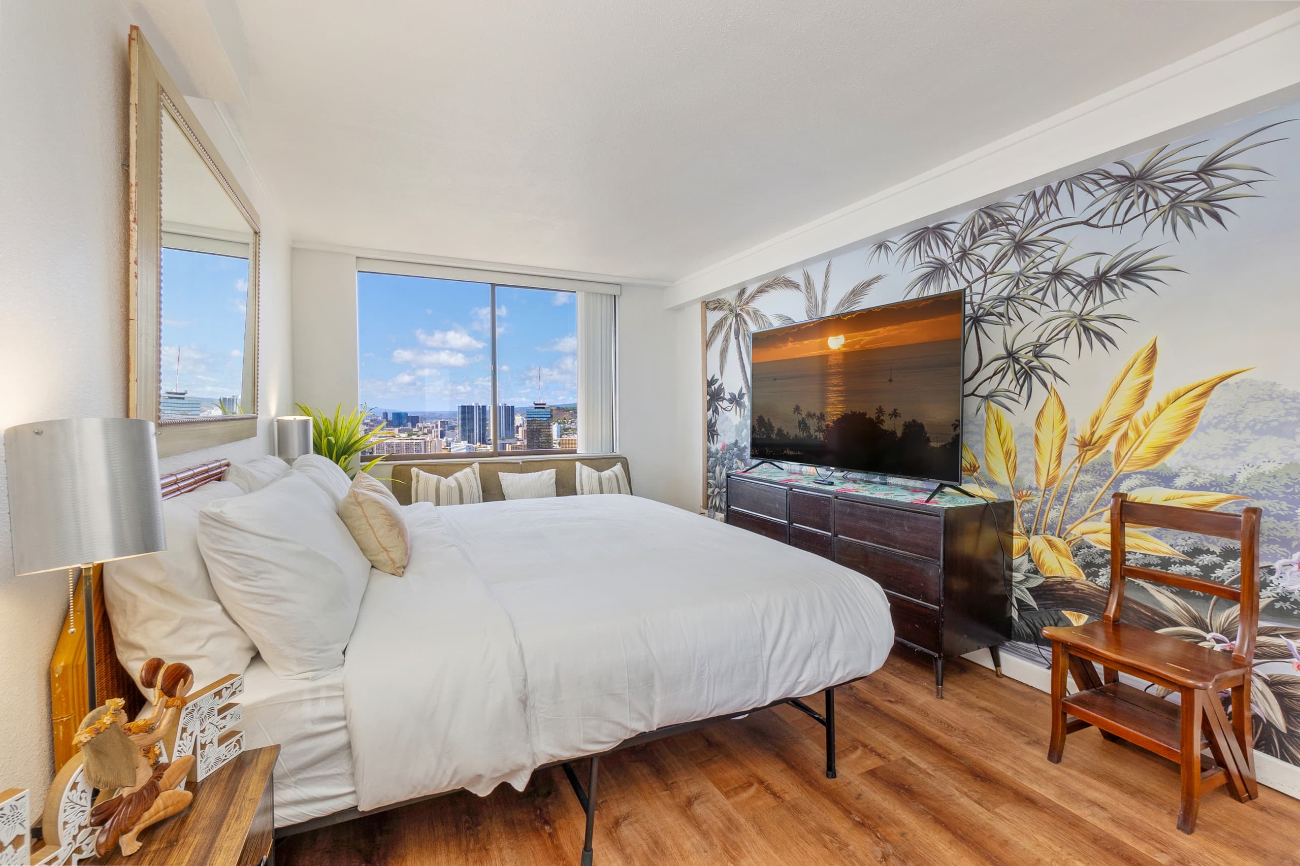 Condo in Honolulu · ★4.63 · 3 bedrooms · 4 beds · 3 baths - Image 1