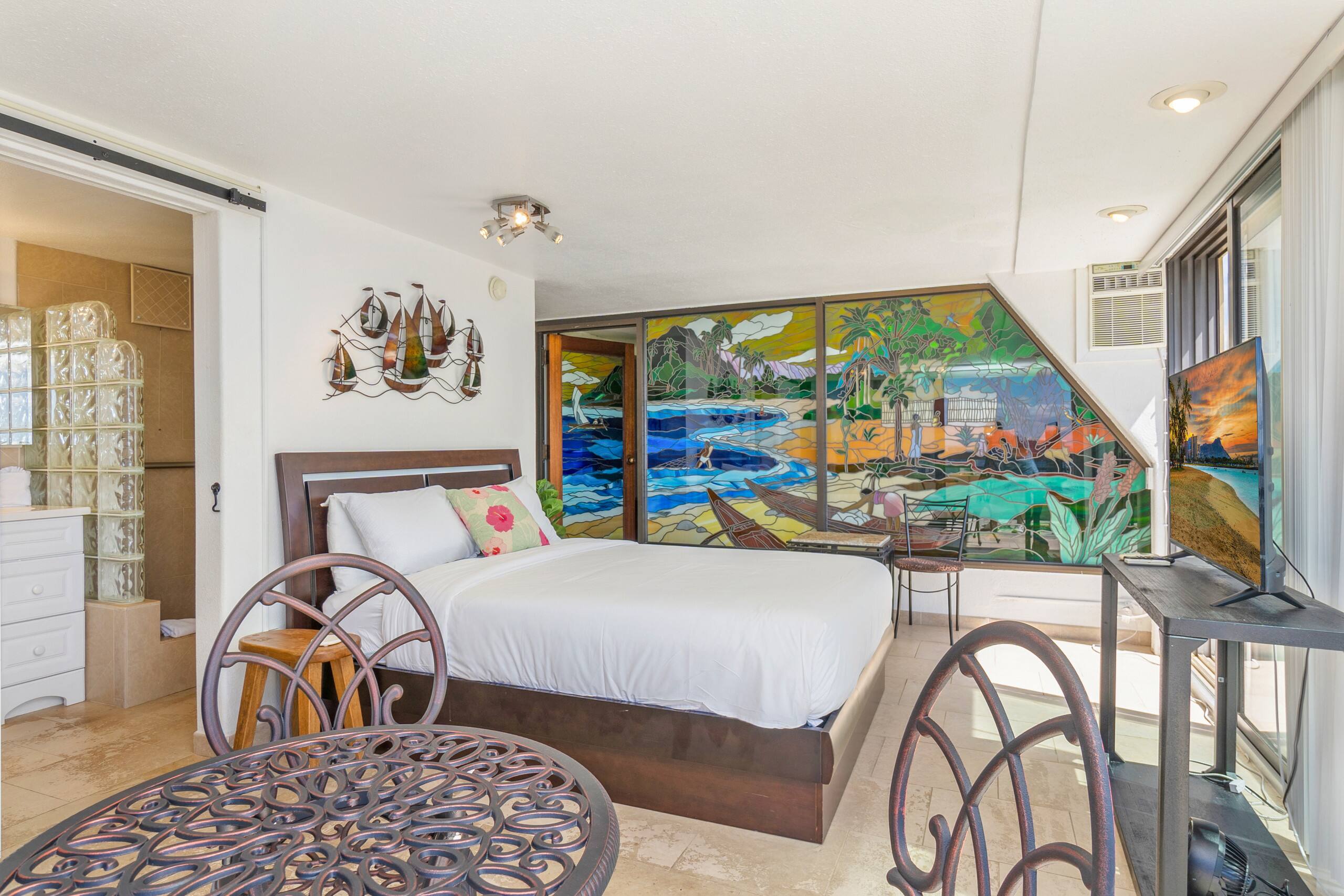 Condo in Honolulu · ★4.63 · 3 bedrooms · 4 beds · 3 baths - Image 30