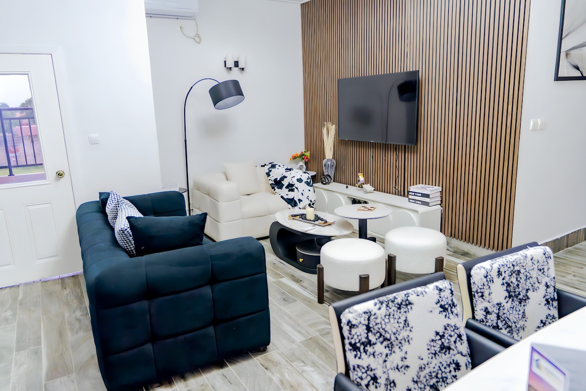 Living room image 3