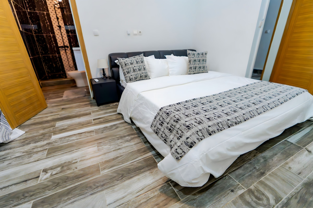Bedroom image 1