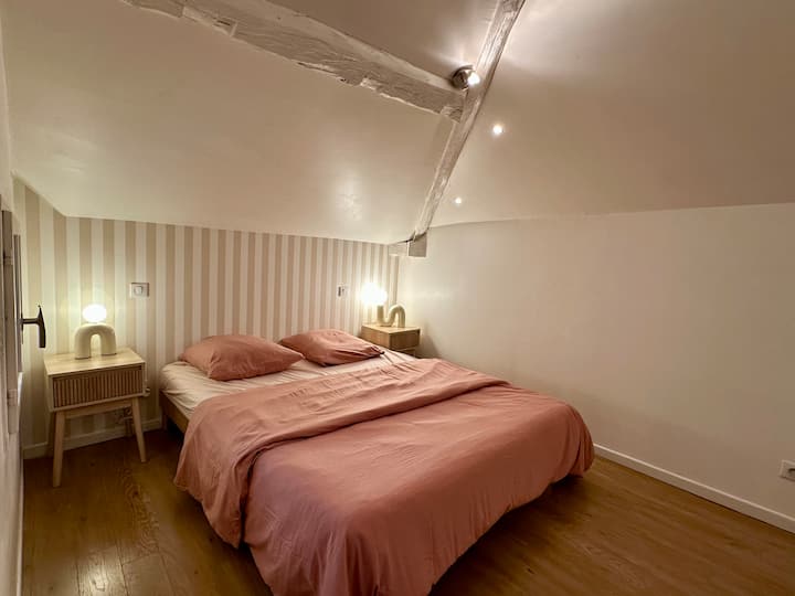 Dhomë gjumi me krevat dopio. 