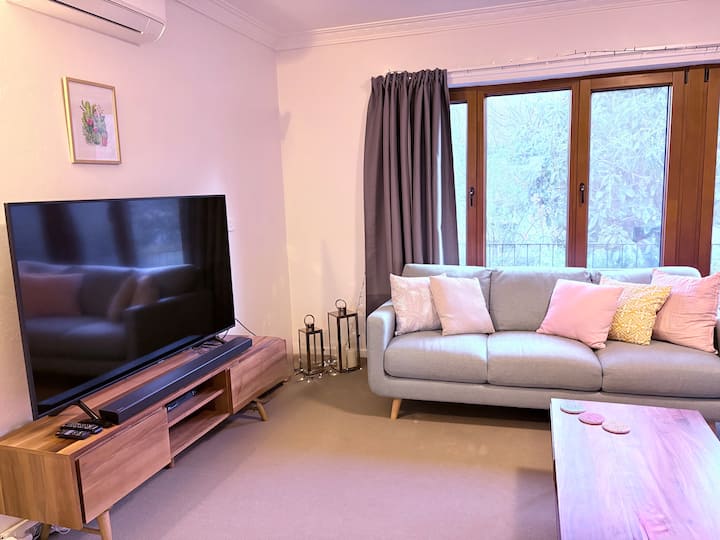 Calm, Bright & Peaceful Retreat ~Clean+comfortable - Canberra