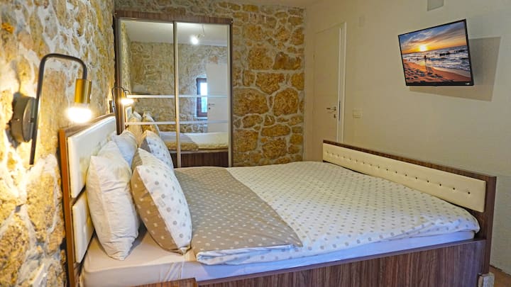 Schlafzimmer 1