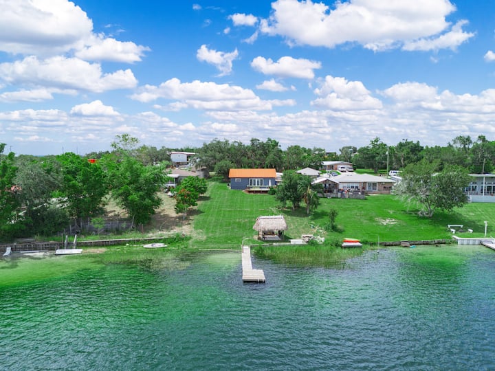 Chilling On Lake Mccoy - Lake Placid, FL