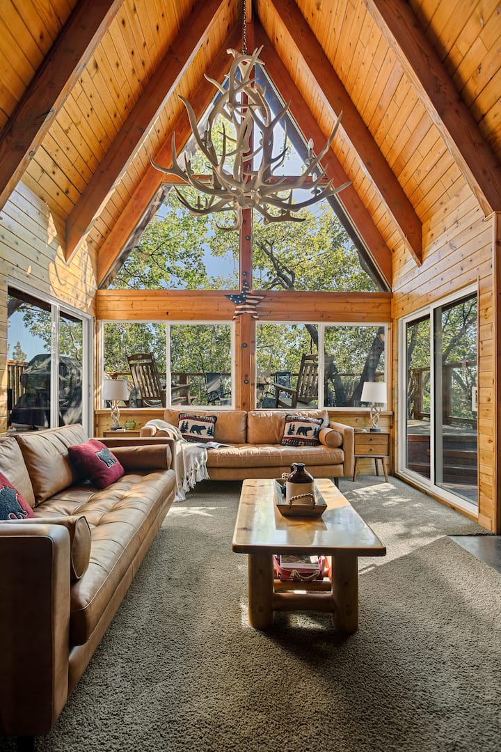New A-frame 4br | Hot Tub, Mtn Views, Game Loft - Big Bear, CA