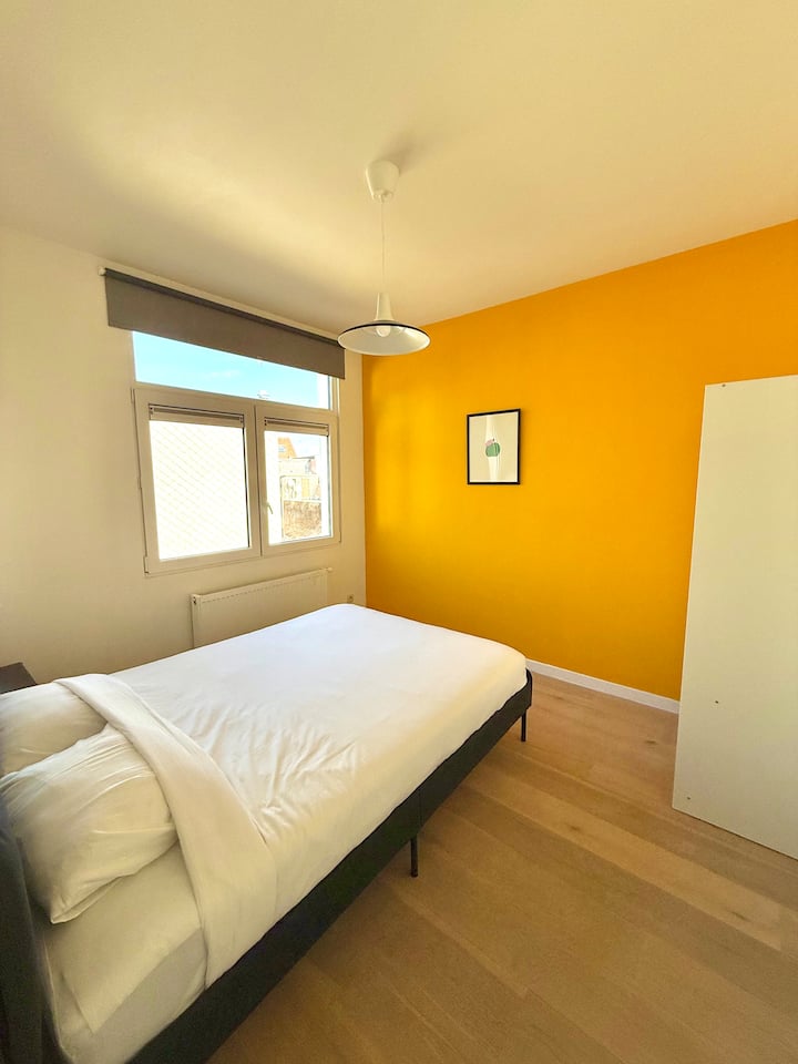 מיטה זוגית נוחה (140x220). תריסים האפלה. 