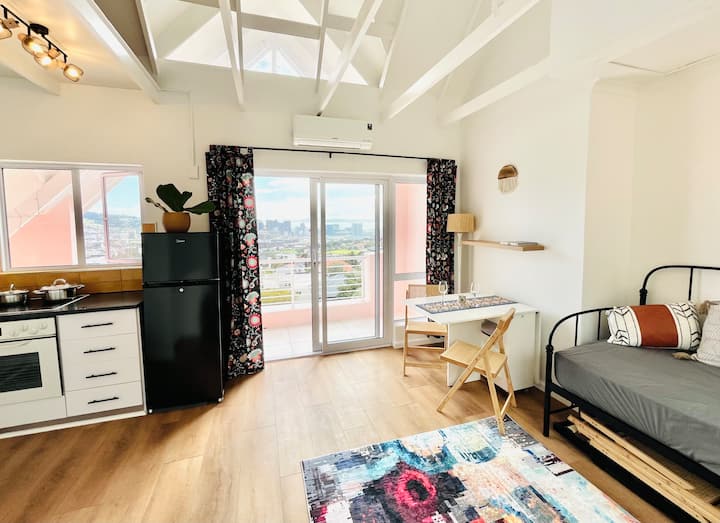 Top Floor Duplex With Spectacular Views & Pool - キャンプス・ベイ