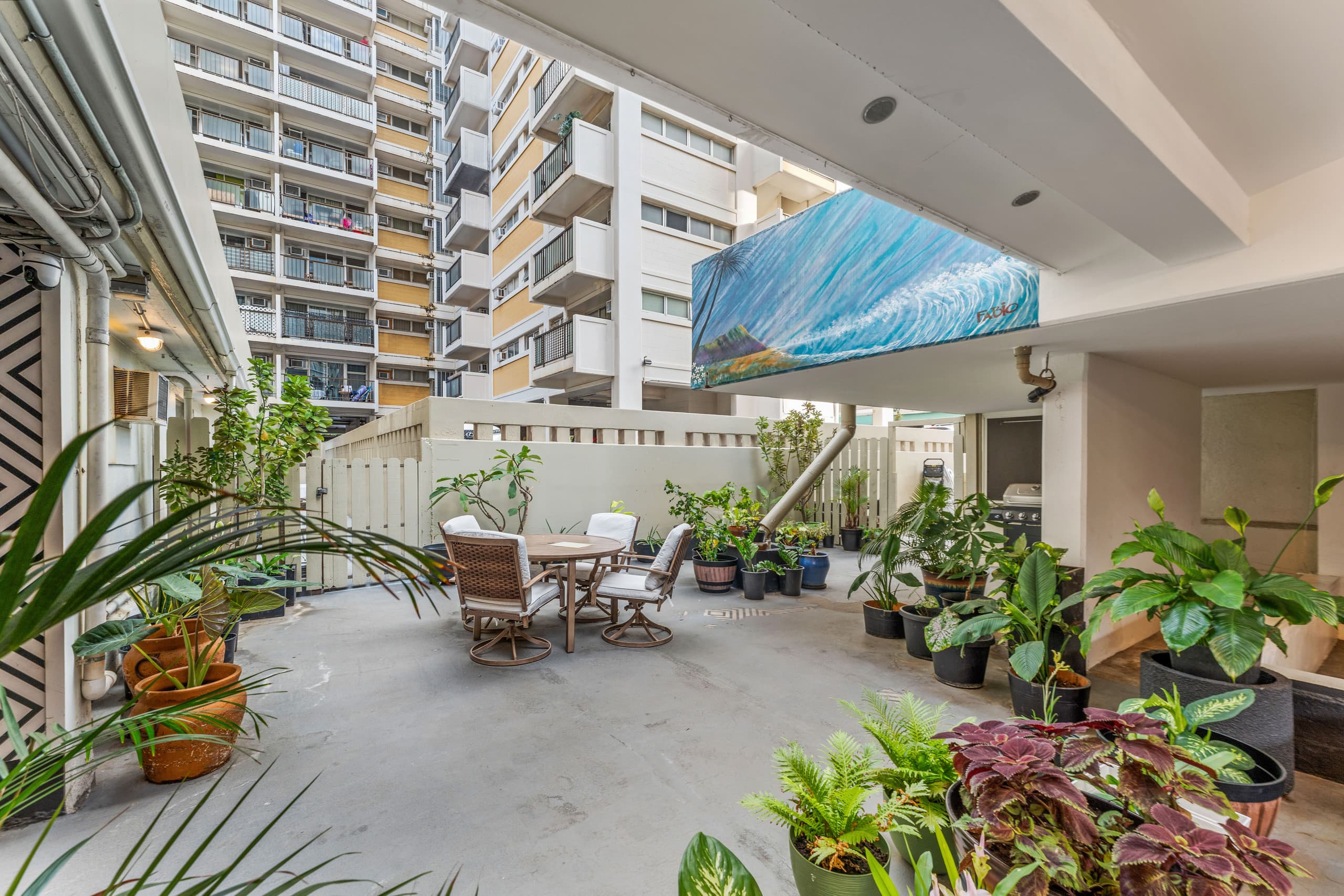 Waikiki Chic Getaway | Steps to Beach - Image 5