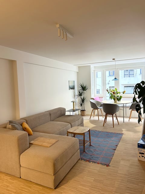 Top performing Airbnb: Design 2 bdr appartment, big sunny terrace in West Vlaanderen