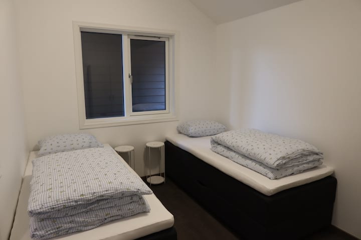 Dormitorio 3: perfecto para familias o amigos, con camas que se pueden juntar fácilmente para formar una cama doble o dividir en camas individuales.