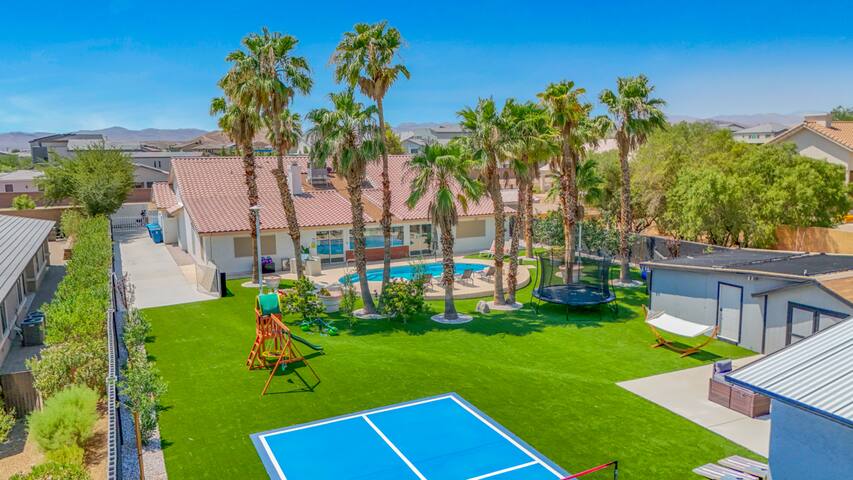 LuXURY! 7BR private Pickleball. gallery image 2