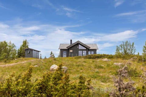 Popular Airbnb listing: Unique secluded mountain cabin | Stunning views in Øyer