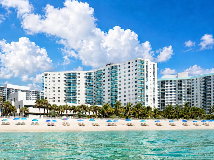 Amazing Ocean Front Apartment ! - Hollywood, FL