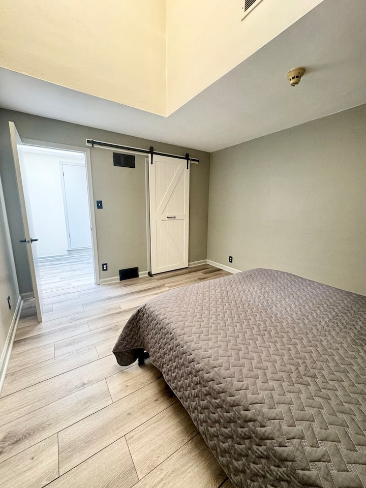 Bedroom 2 - queen bed