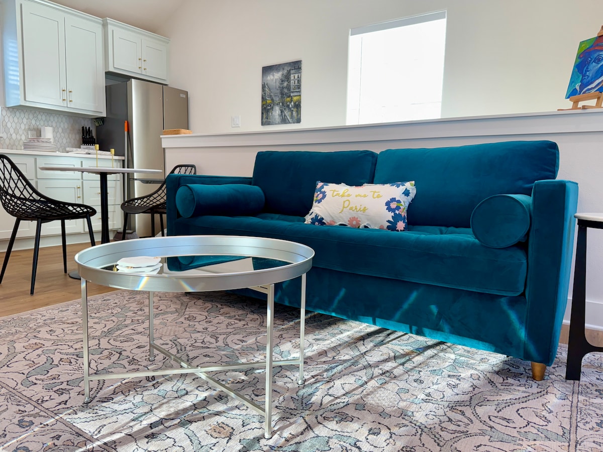 Top Airbnb: The Queen's Hamlet, New Apt in Med Center/Rice U. in University Place