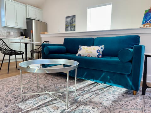 Top Airbnb: The Queen's Hamlet, New Apt in Med Center/Rice U. in University Place