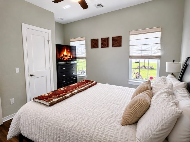 Such a peaceful space to lay your head at night (New Serta Queen Bed) (TV Provided)
