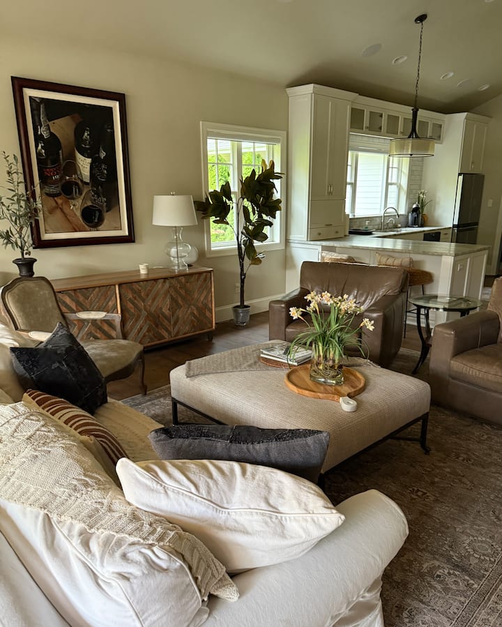 Boutique Cottage Experience - Sammamish, WA