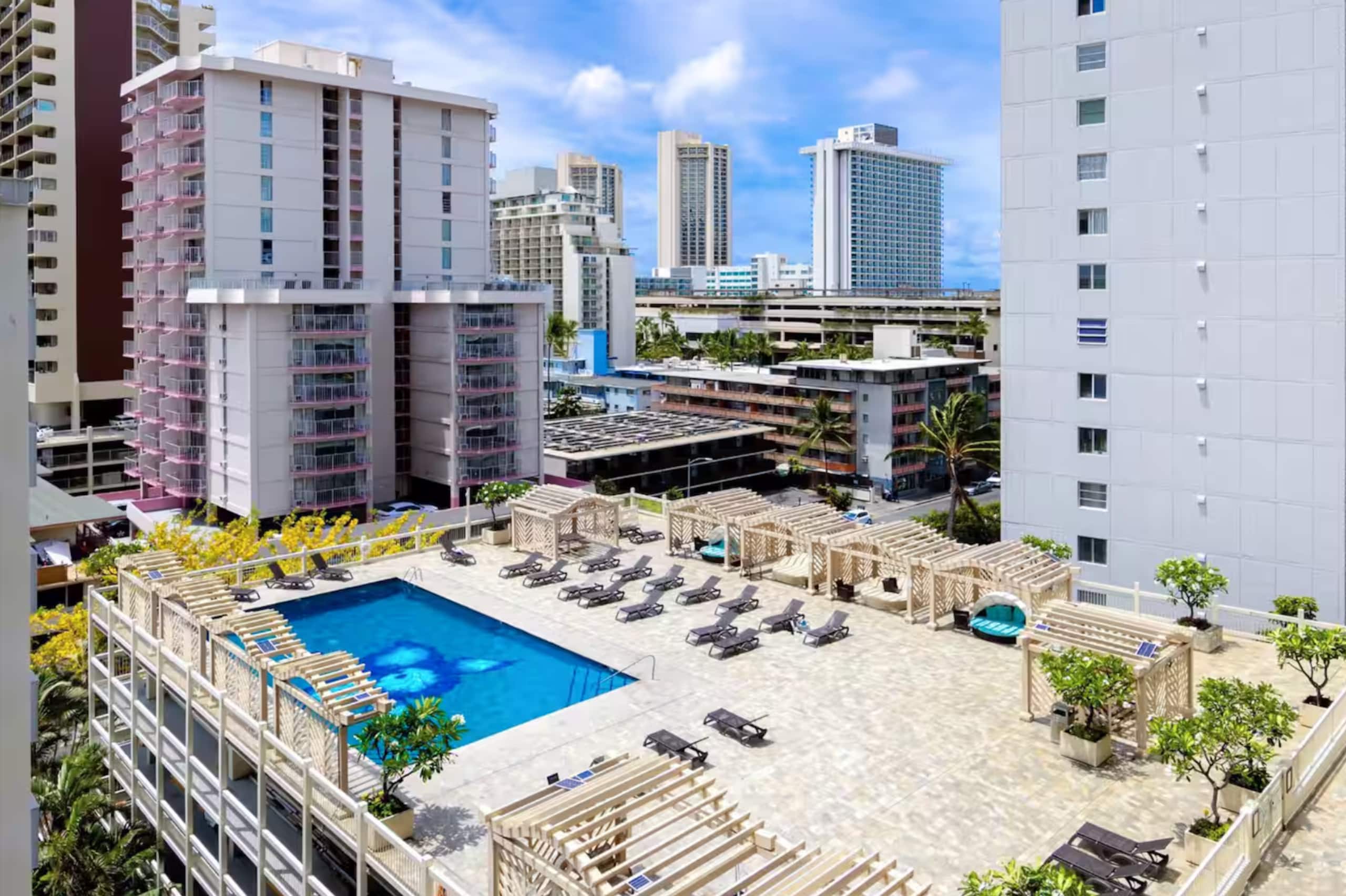 Condo in Honolulu · ★4.97 · Studio · 1 bed · 1 private bath - Image 23