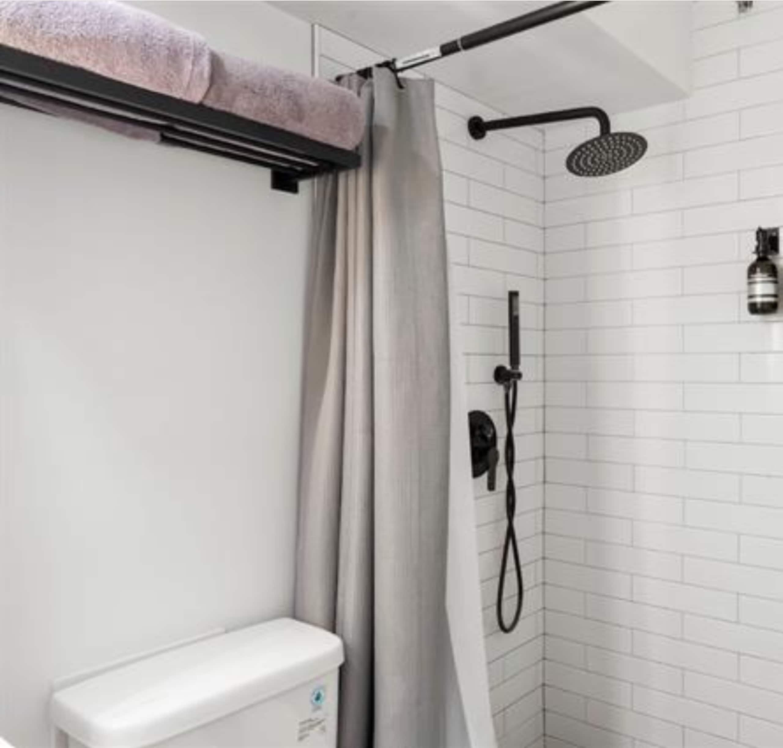 Condo in Honolulu · ★4.97 · Studio · 1 bed · 1 private bath - Image 9