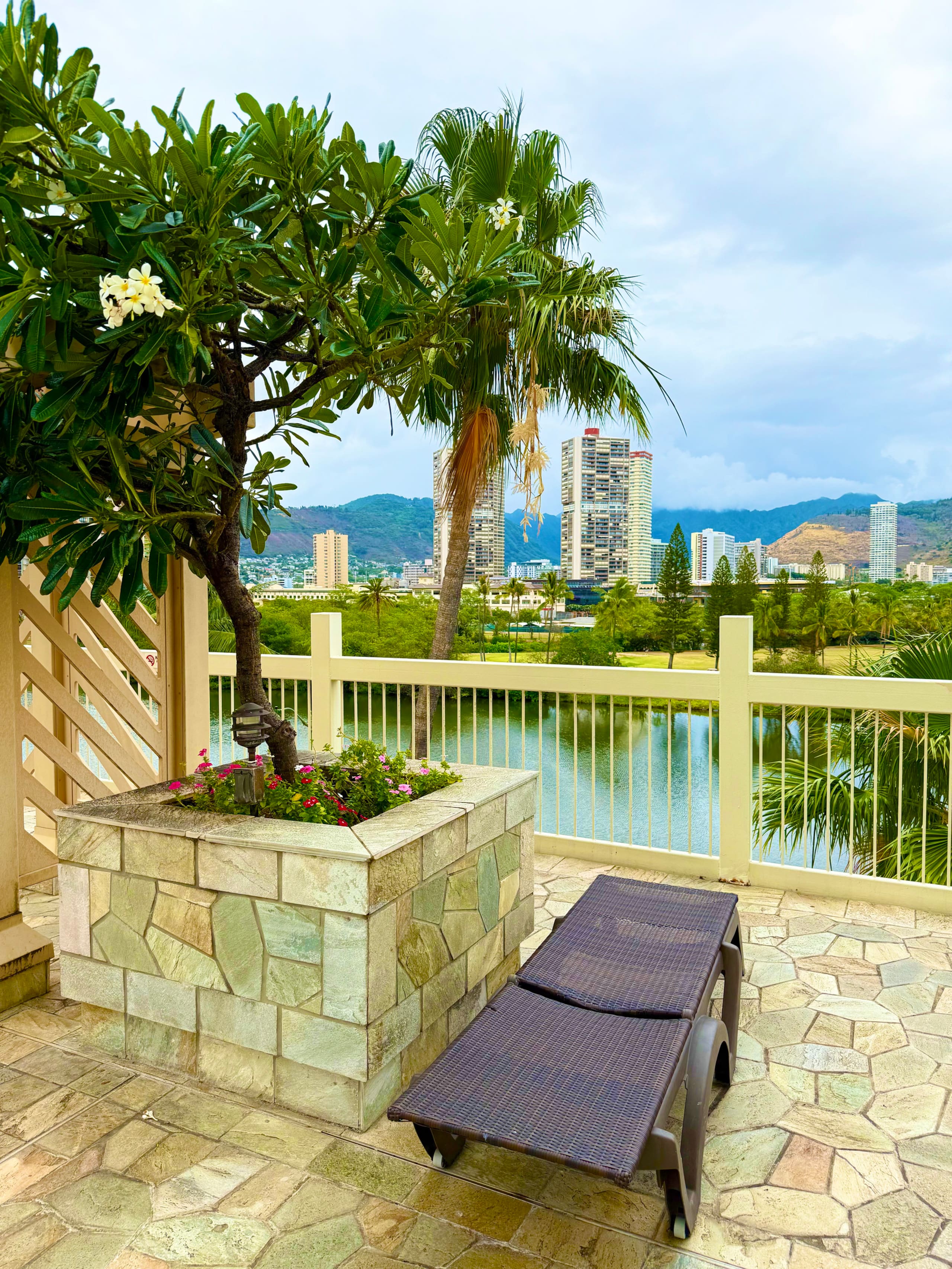 Condo in Honolulu · ★4.97 · Studio · 1 bed · 1 private bath - Image 26