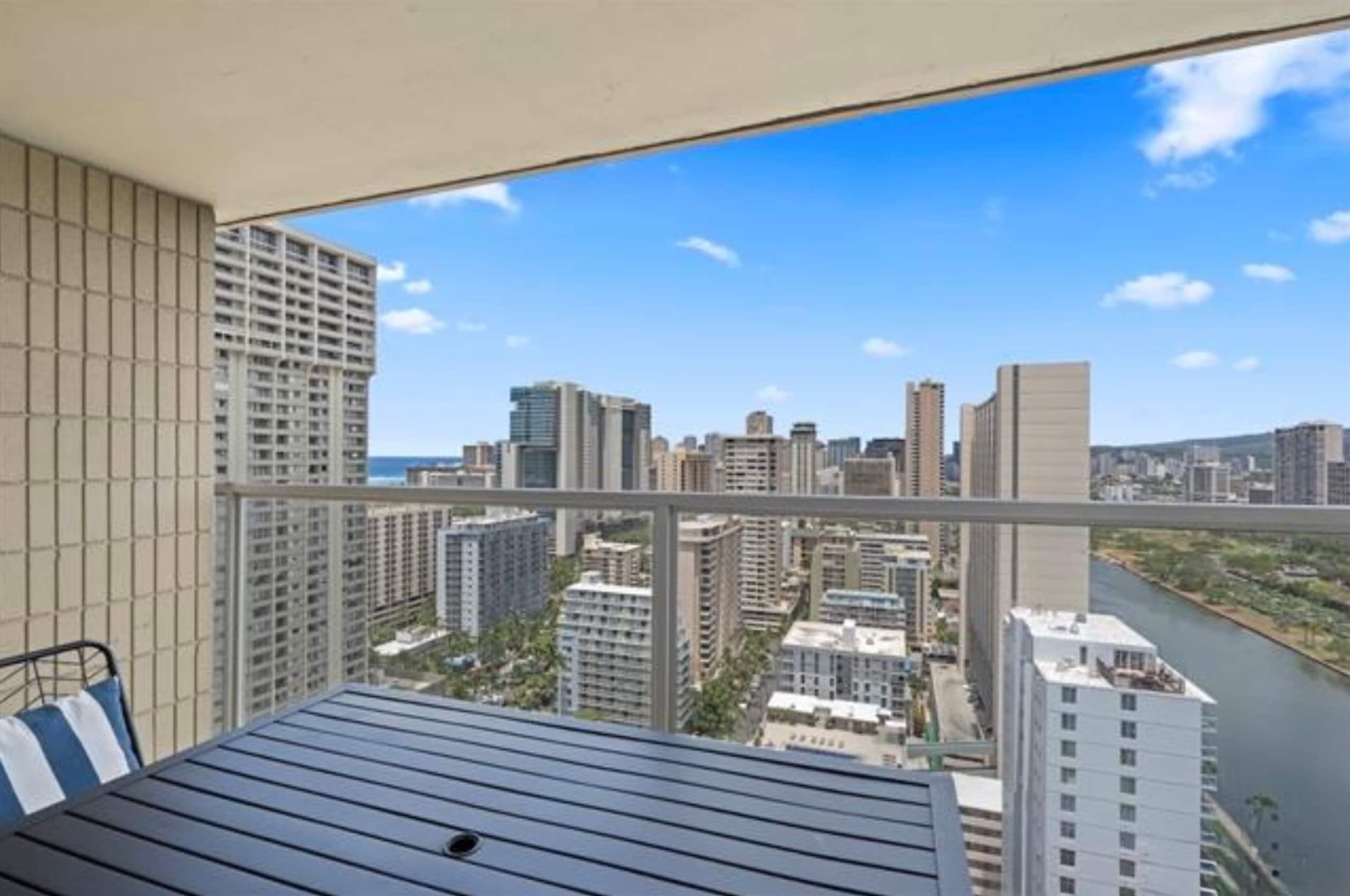 Condo in Honolulu · ★4.97 · Studio · 1 bed · 1 private bath - Image 18