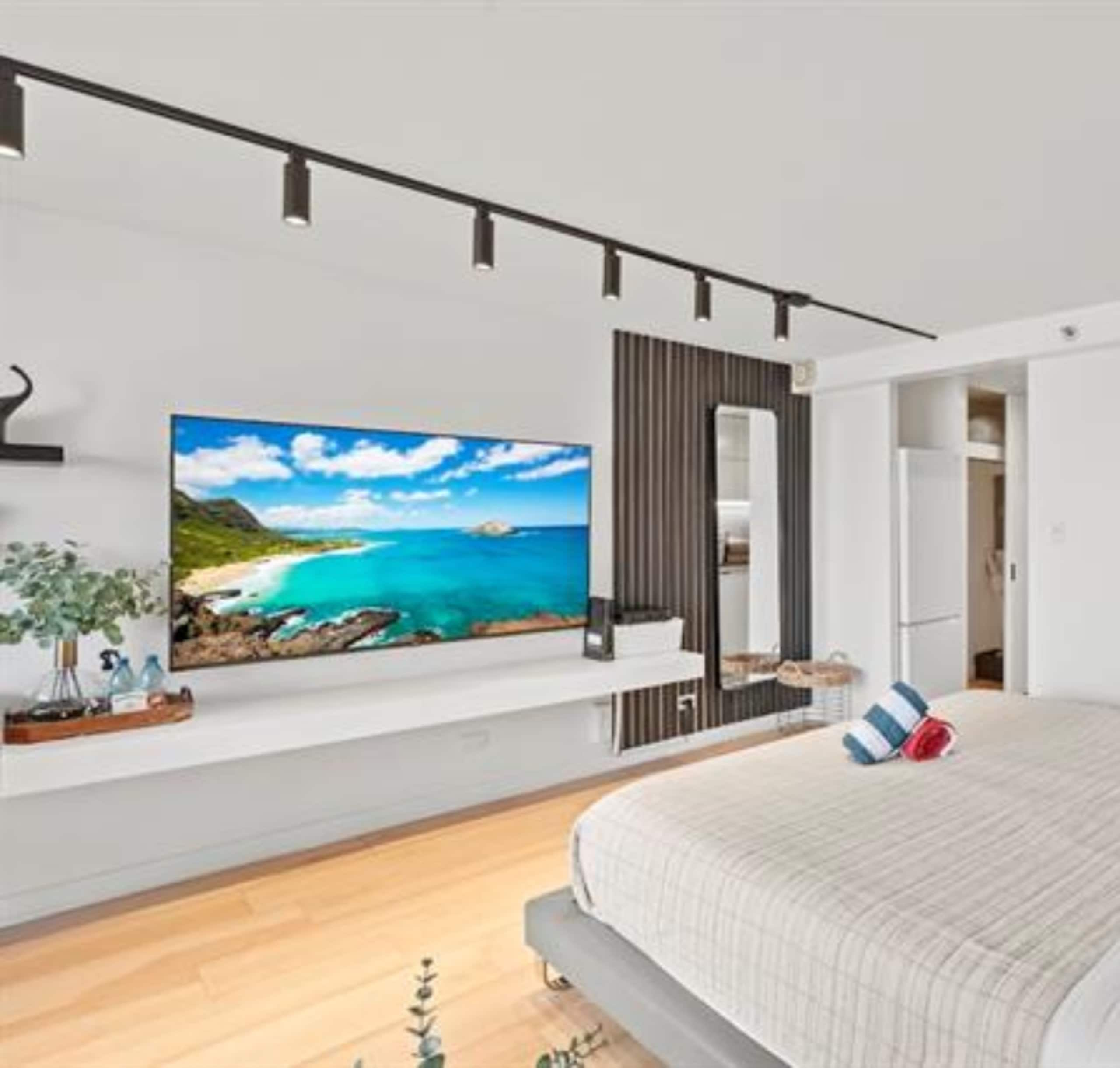 Condo in Honolulu · ★4.97 · Studio · 1 bed · 1 private bath - Image 28
