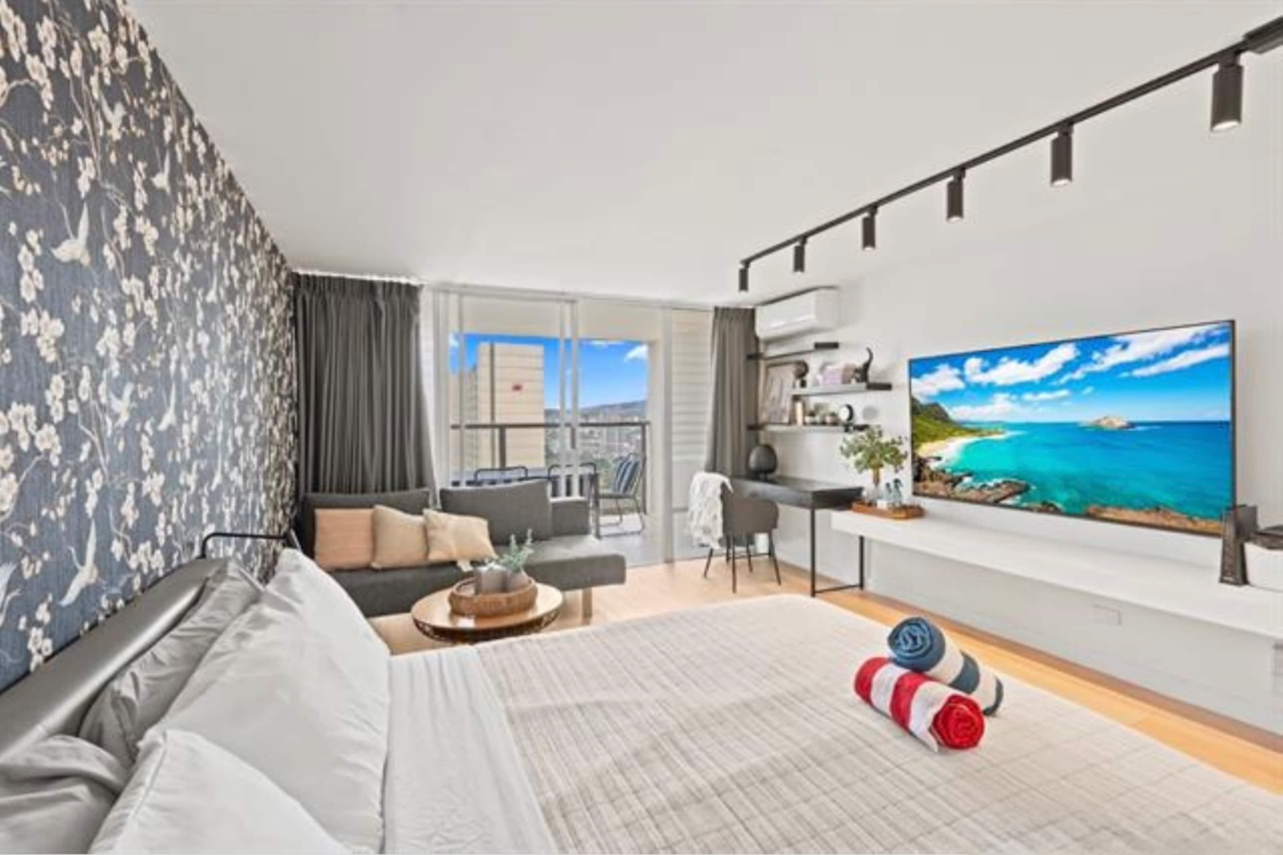 Condo in Honolulu · ★4.97 · Studio · 1 bed · 1 private bath - Image 1