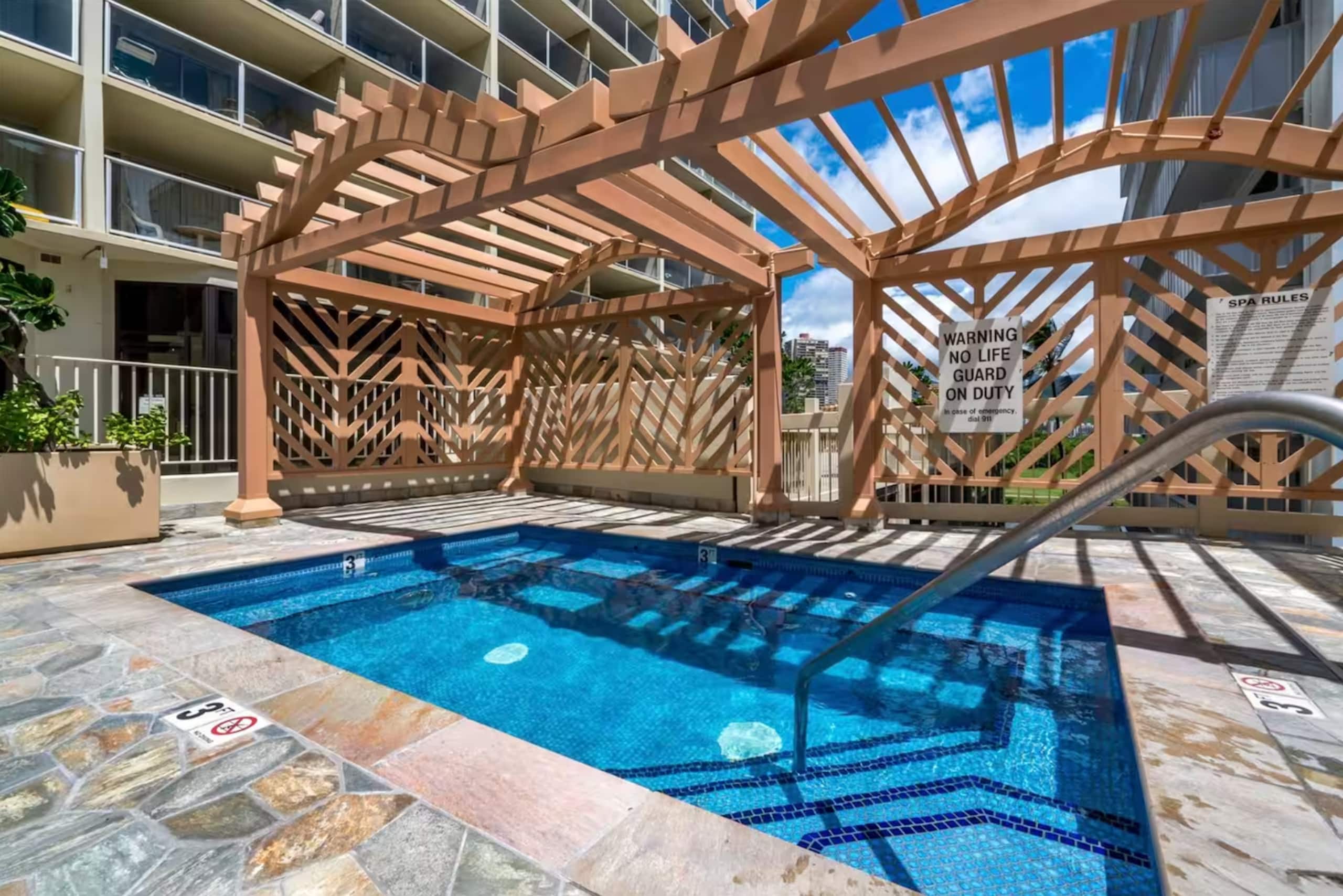 Condo in Honolulu · ★4.97 · Studio · 1 bed · 1 private bath - Image 24