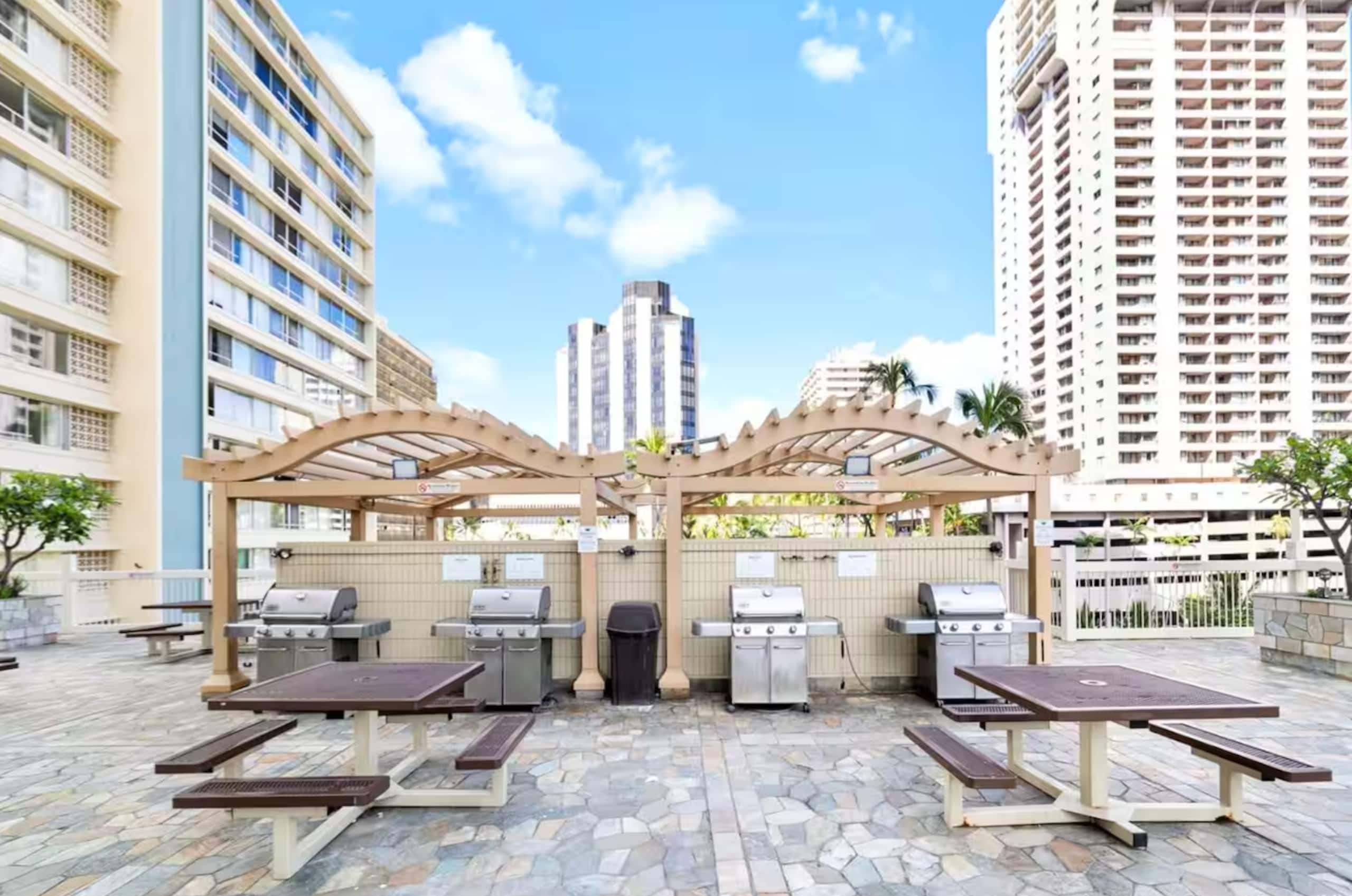 Condo in Honolulu · ★4.97 · Studio · 1 bed · 1 private bath - Image 16
