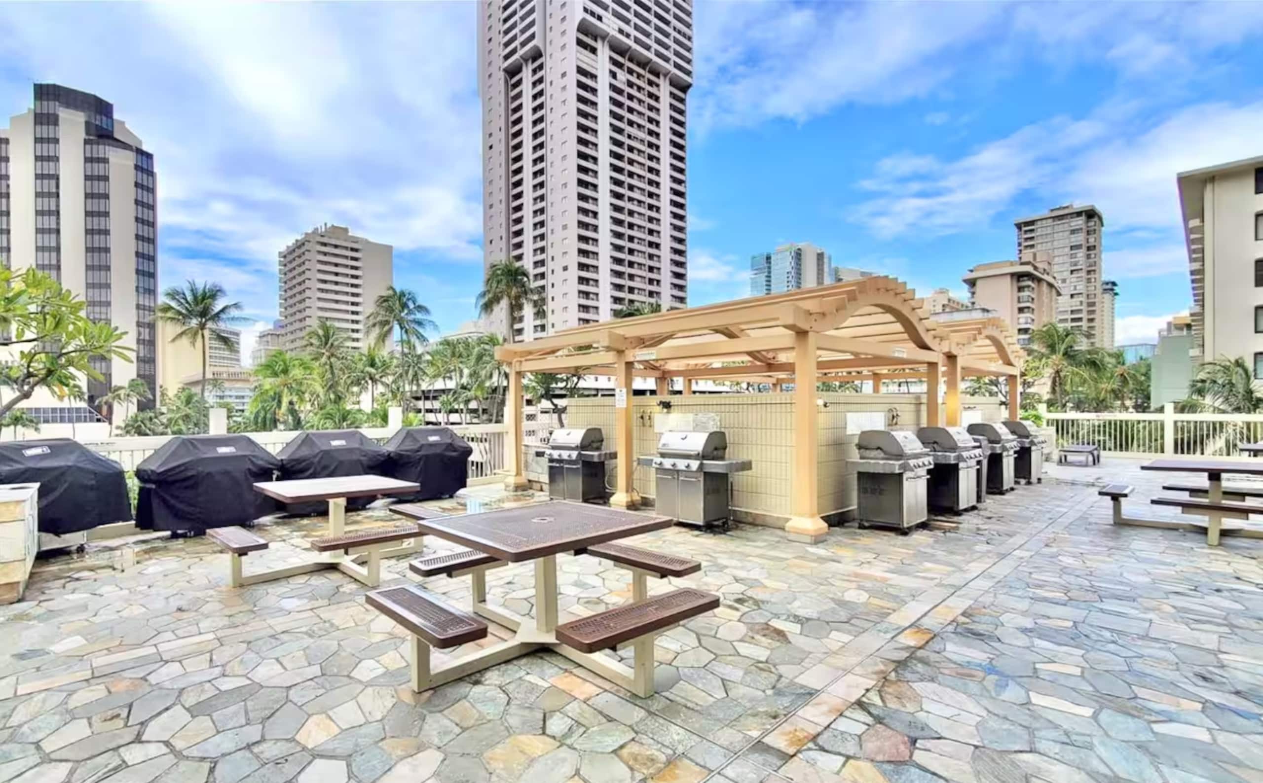 Condo in Honolulu · ★4.97 · Studio · 1 bed · 1 private bath - Image 15